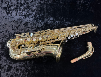 Very Pretty! Selmer Paris Super Action 80 SII Alto Saxophone in Gold Lacquer, Serial #670032 Selmer SII